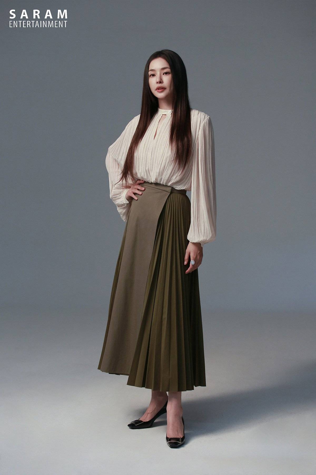 Lee Ha Nee Saram Entertainment Profile photos